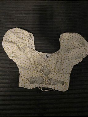 Princess Polly White Crop Top with Yellow Floral Print size 6